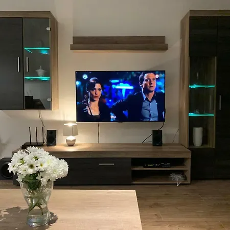 E2 Supermarket-garage-pcscreen-gymeq-luxury Apt-main St 2min Walk شقة *