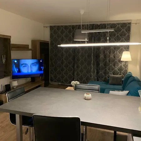 شقة E2 Supermarket-garage-pcscreen-gymeq-luxury Apt-main St 2min Walk
