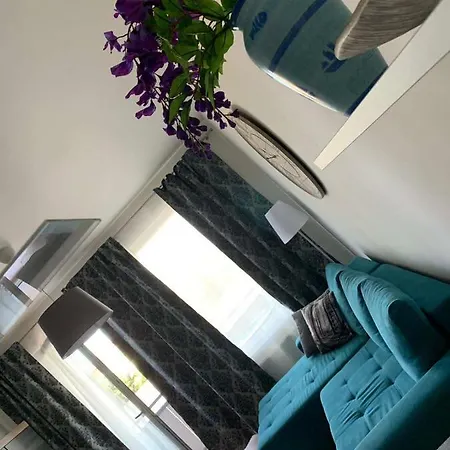 شقة E2 Supermarket-garage-pcscreen-gymeq-luxury Apt-main St 2min Walk *