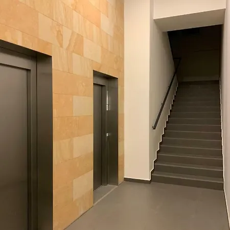 E2 Supermarket-garage-pcscreen-gymeq-luxury Apt-main St 2min Walk
