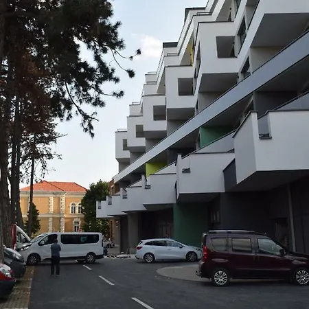 E2 Supermarket-garage-pcscreen-gymeq-luxury Apt-main St 2min Walk Apartment